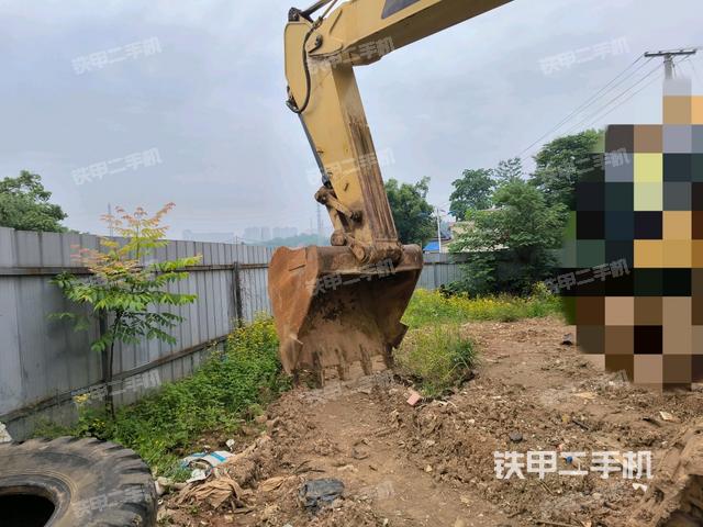小臂整體左后(工作和回轉(zhuǎn)裝置) 小臂整體左后(工作和回轉(zhuǎn)裝置)