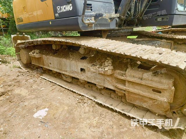 單側(cè)履帶整體(整機(jī)外觀) 單側(cè)履帶整體(整機(jī)外觀)