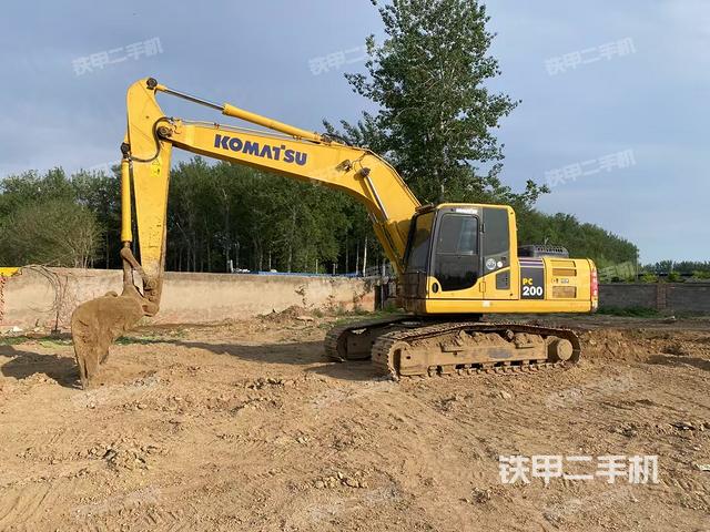 駕駛室頂部(整機(jī)外觀) 駕駛室頂部(整機(jī)外觀)