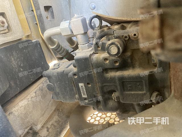 液壓泵艙室正面整體(整機(jī)外觀) 液壓泵艙室正面整體(整機(jī)外觀)