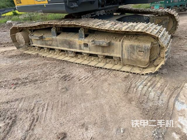 右側(cè)履帶整體(行走機構(gòu)) 右側(cè)履帶整體(行走機構(gòu))