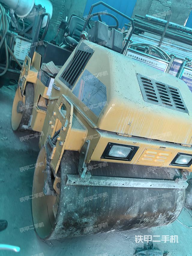 整機(jī)右側(cè)(設(shè)備外觀及核心部件) 整機(jī)右側(cè)(設(shè)備外觀及核心部件)