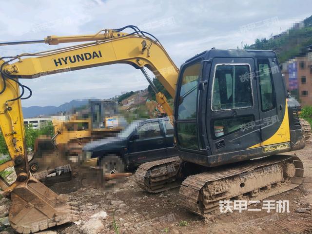 現(xiàn)代R80-7挖掘機(jī)