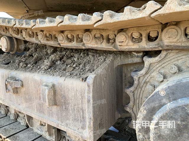 单侧履带整体(整机外观) 单侧履带整体(整机外观)