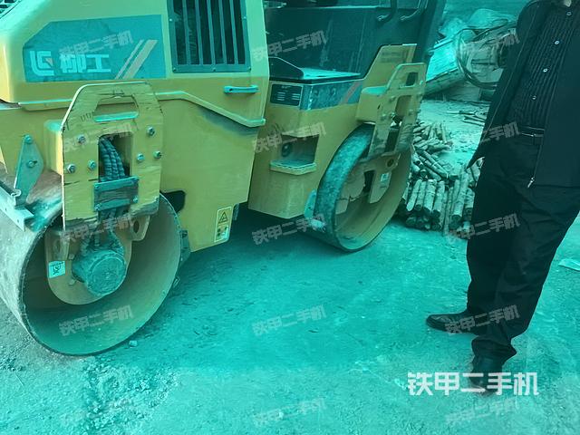 整機(jī)右后45°(設(shè)備外觀及核心部件) 整機(jī)右后45°(設(shè)備外觀及核心部件)