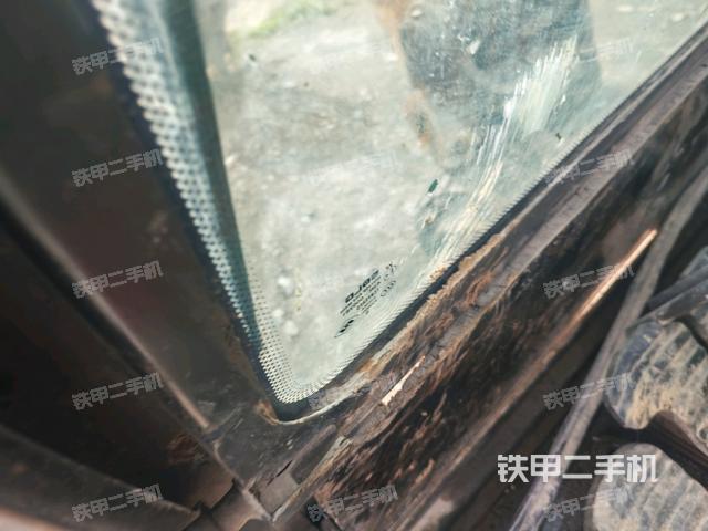 左后方玻璃角標(biāo)(駕駛室部分) 左后方玻璃角標(biāo)(駕駛室部分)