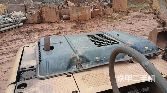 驾驶室顶部(整机外观) 驾驶室顶部(整机外观)