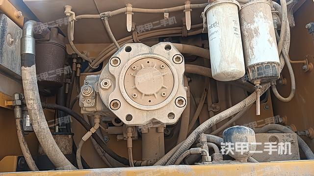 液壓泵艙室正面整體(整機外觀) 液壓泵艙室正面整體(整機外觀)