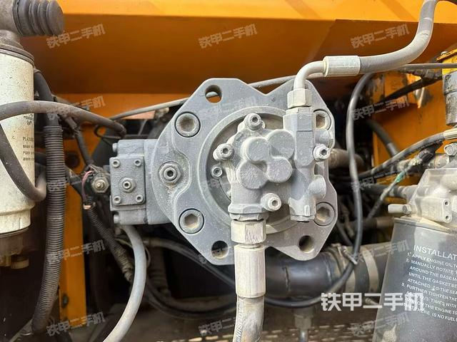 液壓泵艙室正面整體（整機(jī)外觀）