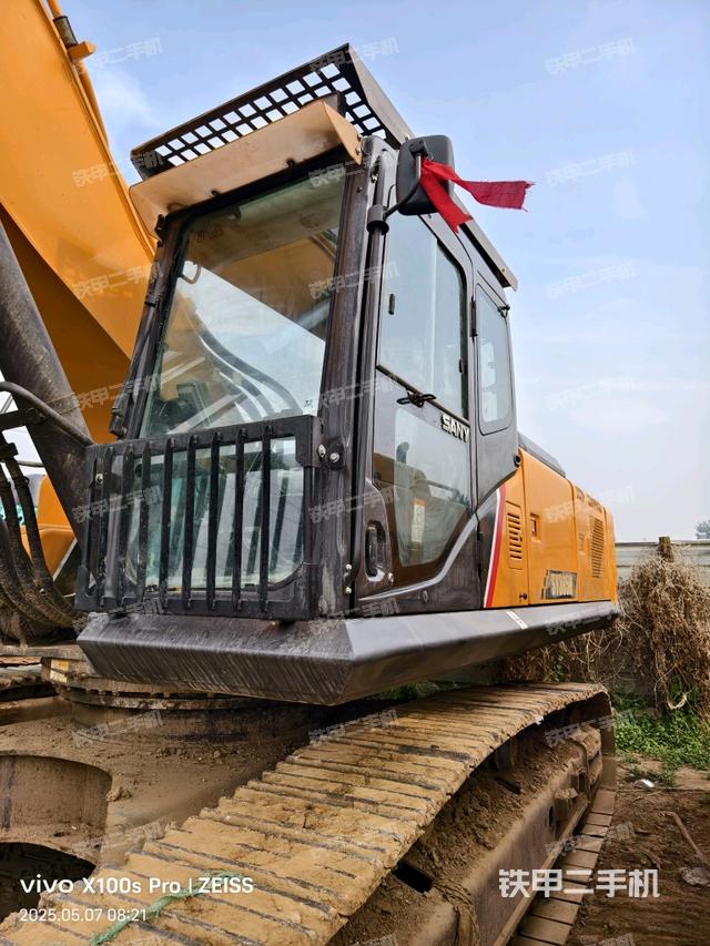 驾驶室整体(整机外观) 驾驶室整体(整机外观)