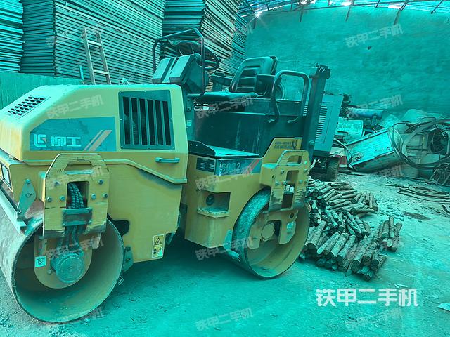 柳工CLG6032E單驅(qū)單振壓路機(jī)