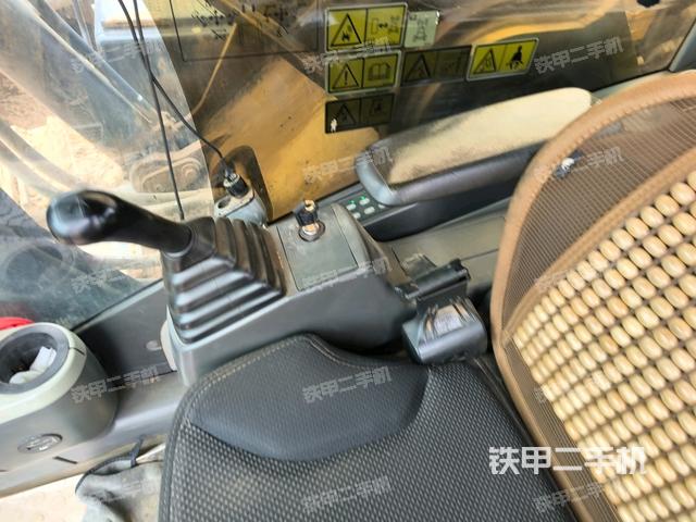駕駛室正側(cè)(駕駛室部分) 駕駛室正側(cè)(駕駛室部分)