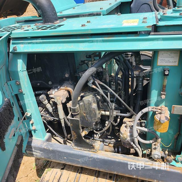 液壓泵艙室正面整體(整機(jī)外觀) 液壓泵艙室正面整體(整機(jī)外觀)