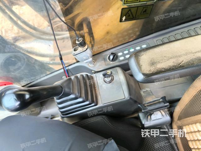 座椅右側(cè)控制臺(tái)/鑰匙門/油門/含右手柄(駕駛室部分) 座椅右側(cè)控制臺(tái)/鑰匙門/油門/含右手柄(駕駛室部分)