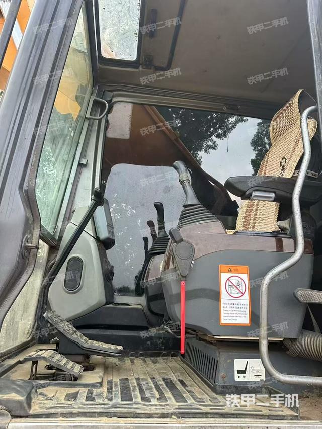 駕駛室整體（整機(jī)外觀）