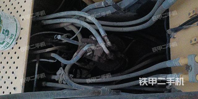回轉(zhuǎn)馬達(dá)和主控閥(整機(jī)外觀) 回轉(zhuǎn)馬達(dá)和主控閥(整機(jī)外觀)