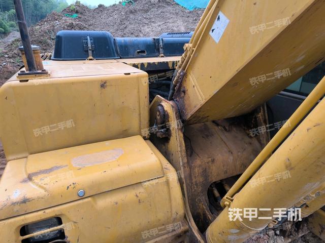大臂整體?右側(cè)(工作和回轉(zhuǎn)裝置) 大臂整體?右側(cè)(工作和回轉(zhuǎn)裝置)