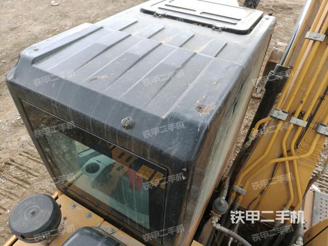 駕駛室頂部(整機(jī)外觀) 駕駛室頂部(整機(jī)外觀)