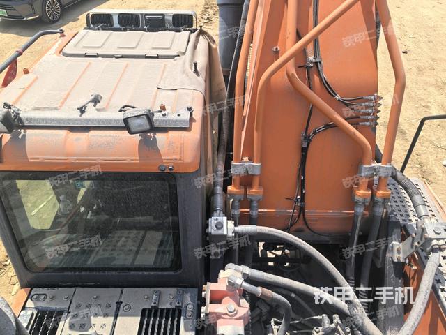 駕駛室頂部(整機外觀) 駕駛室頂部(整機外觀)