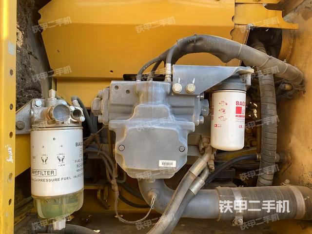液壓泵艙室正面整體(整機(jī)外觀) 液壓泵艙室正面整體(整機(jī)外觀)