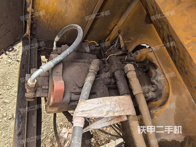 液壓泵斜45?右(大件艙室) 液壓泵斜45?右(大件艙室)