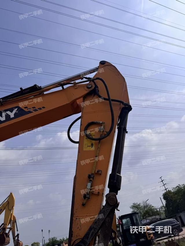 小臂整體左后(工作和回轉裝置) 小臂整體左后(工作和回轉裝置)