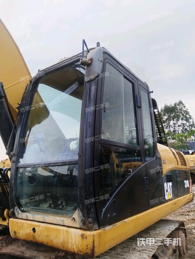 駕駛室左前45度(駕駛室部分) 駕駛室左前45度(駕駛室部分)