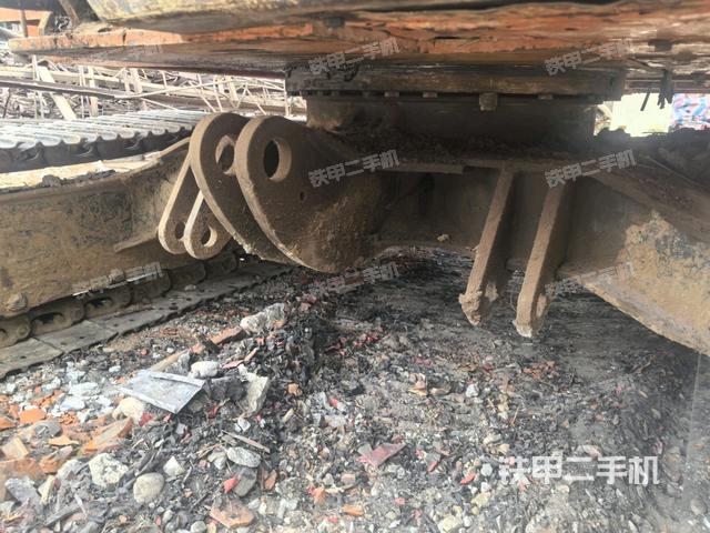 轉(zhuǎn)盤和下車架正前(工作和回轉(zhuǎn)裝置) 轉(zhuǎn)盤和下車架正前(工作和回轉(zhuǎn)裝置)