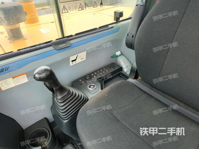 座椅左側(cè)控制臺/音響/含左手柄（駕駛室部分）