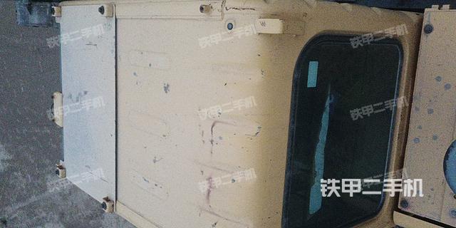 駕駛室頂部(整機(jī)外觀) 駕駛室頂部(整機(jī)外觀)
