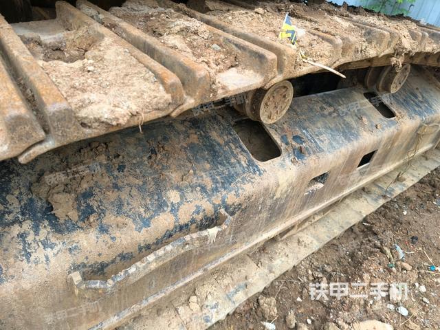 右側(cè)履帶整體(行走機(jī)構(gòu)) 右側(cè)履帶整體(行走機(jī)構(gòu))