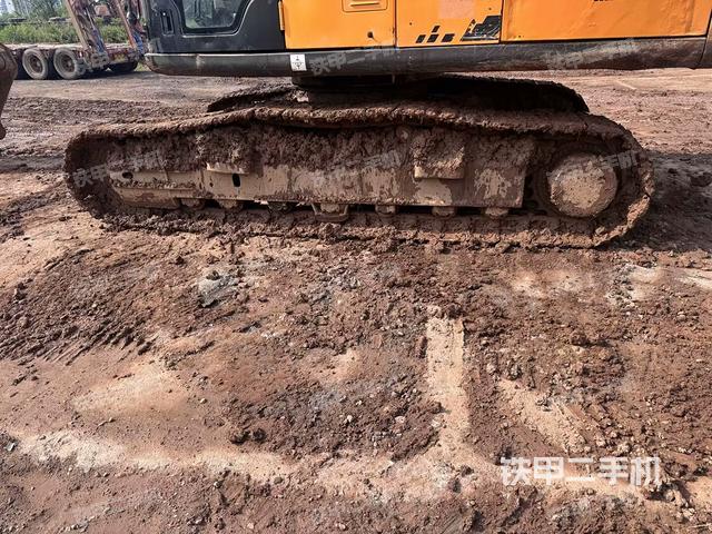 右側履帶整體(行走機構) 右側履帶整體(行走機構)