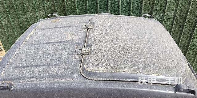 駕駛室頂部(整機(jī)外觀) 駕駛室頂部(整機(jī)外觀)