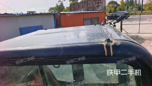 驾驶室顶部(整机外观) 驾驶室顶部(整机外观)