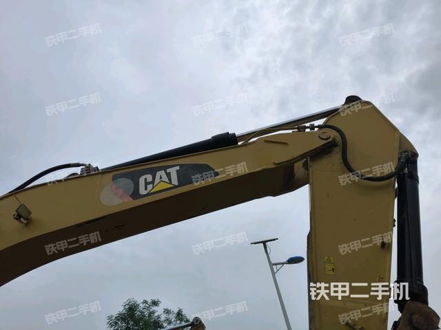 大臂背部俯視(工作和回轉(zhuǎn)裝置) 大臂背部俯視(工作和回轉(zhuǎn)裝置)