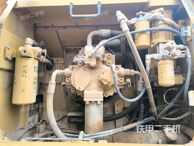 液壓泵斜45?右(大件艙室) 液壓泵斜45?右(大件艙室)