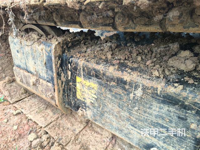 左驅(qū)動輪（行走機構(gòu)）