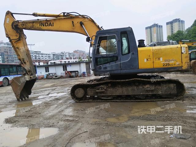 現(xiàn)代R225LC-7挖掘機