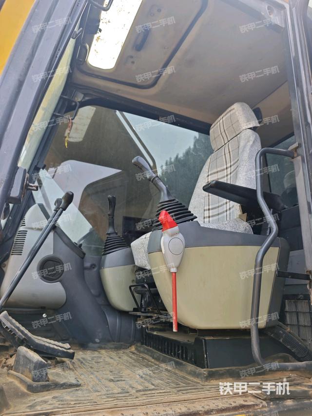 驾驶室整体(整机外观) 驾驶室整体(整机外观)