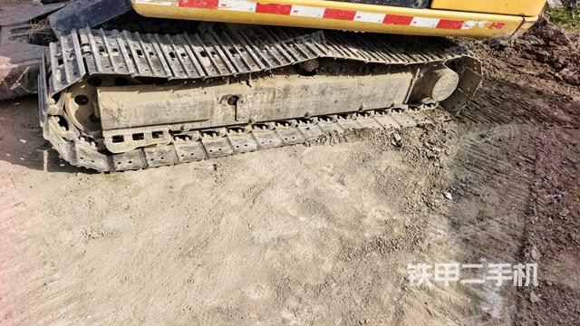 单侧履带整体(整机外观) 单侧履带整体(整机外观)