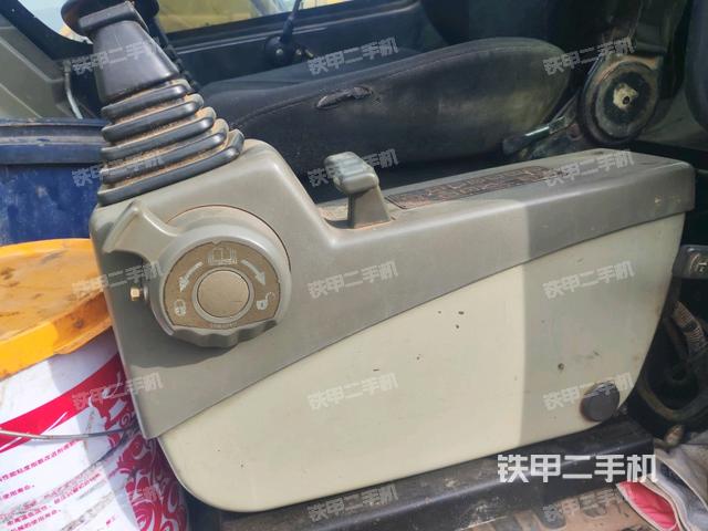 座椅左侧控制台/音响/含左手柄（驾驶室部分）