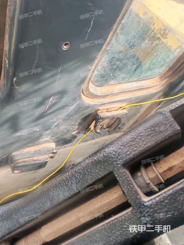 后窗玻璃角标（驾驶室部分）