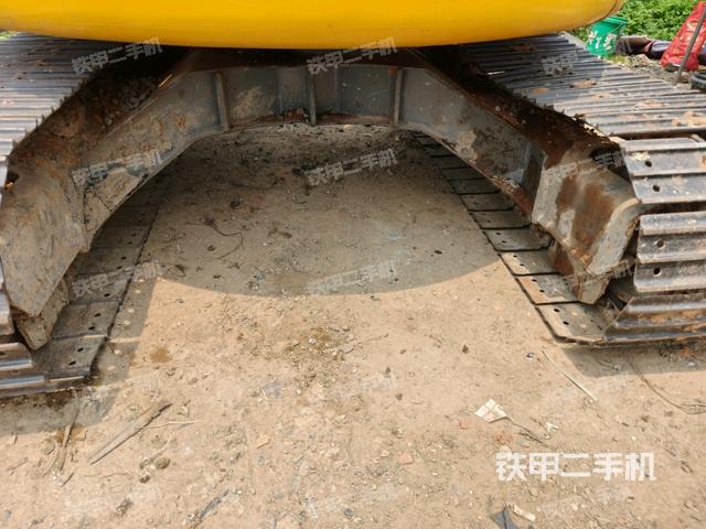 轉(zhuǎn)盤和下車架正前(工作和回轉(zhuǎn)裝置) 轉(zhuǎn)盤和下車架正前(工作和回轉(zhuǎn)裝置)