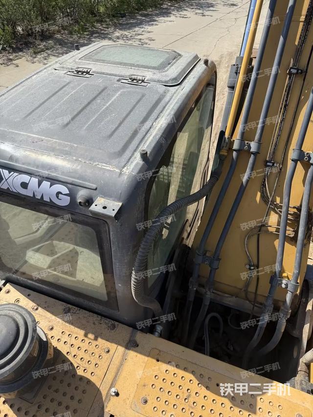 驾驶室顶部(整机外观) 驾驶室顶部(整机外观)