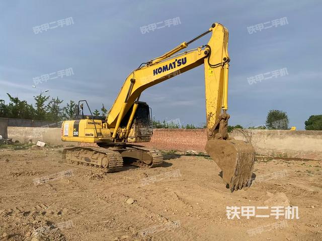 單側(cè)履帶整體(整機(jī)外觀) 單側(cè)履帶整體(整機(jī)外觀)
