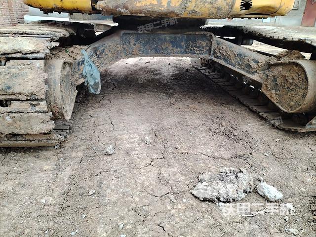 轉(zhuǎn)盤和下車架正前（工作和回轉(zhuǎn)裝置）