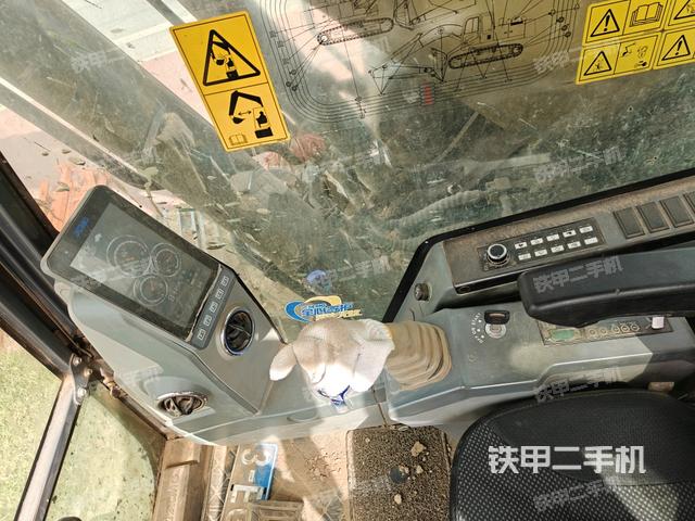 座椅左側(cè)控制臺(tái)/音響/含左手柄(駕駛室部分) 座椅左側(cè)控制臺(tái)/音響/含左手柄(駕駛室部分)