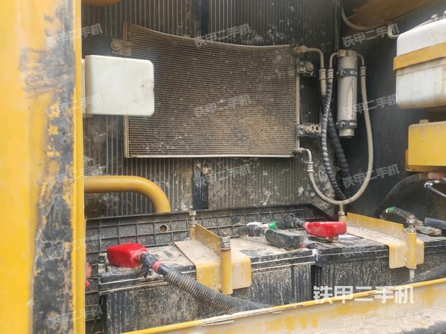 散熱器正面(大件艙室) 散熱器正面(大件艙室)