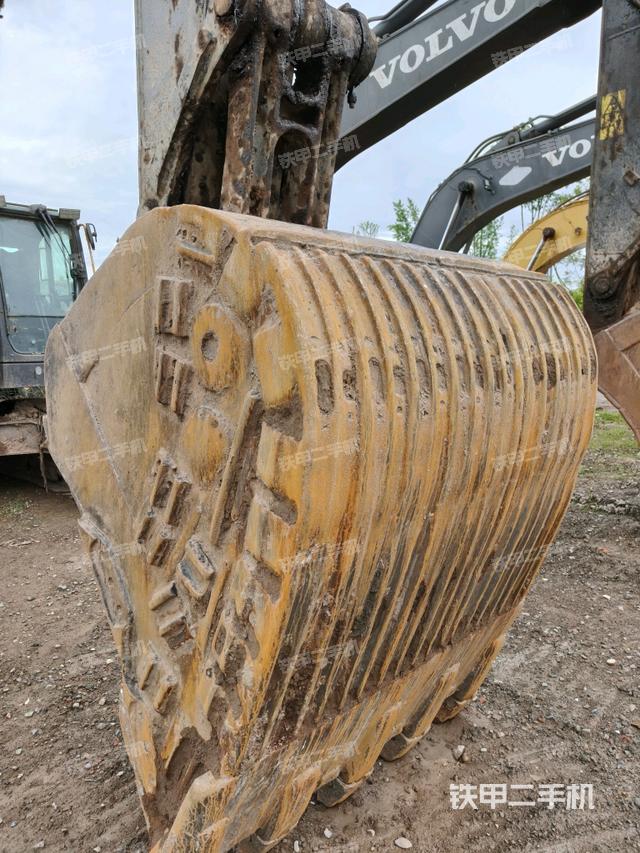 小臂整體左后(工作和回轉(zhuǎn)裝置) 小臂整體左后(工作和回轉(zhuǎn)裝置)