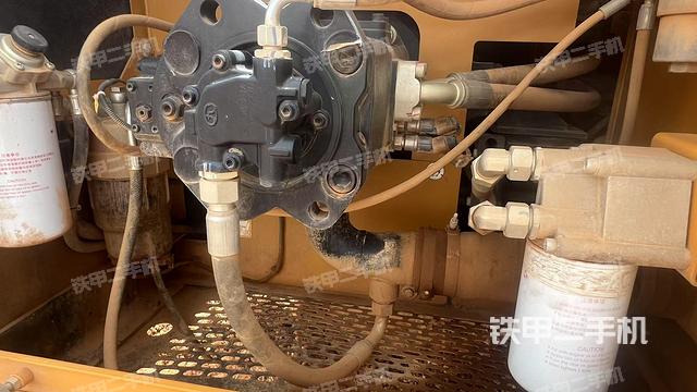 液壓泵斜45?右（大件艙室）